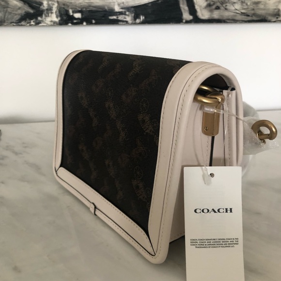 Hero Crossbody With Horse And Carriage Print - Picture 4 of 9